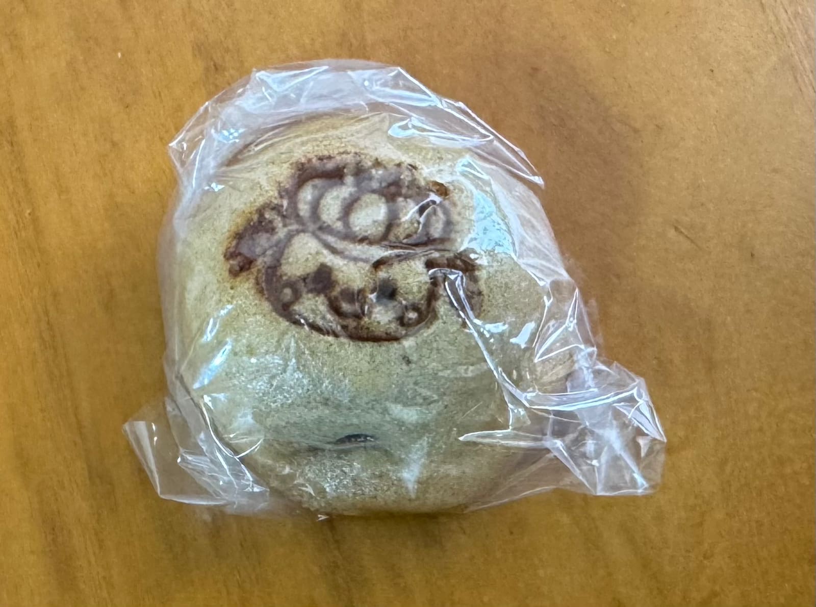 稲敷いなのすけの焼印が入ったおまんじゅう